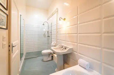 Salle de bains dans l'établissement Victor Hugo - Charmante Villa de Luxe