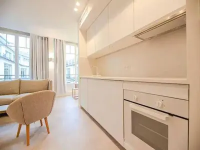 Cuisine ou kitchenette dans l'établissement Superb Appt with AC - 2BD 6P - Madeleine Opera
