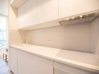 Cuisine ou kitchenette dans l'établissement Superb Appt with AC - 2BD 6P - Madeleine Opera