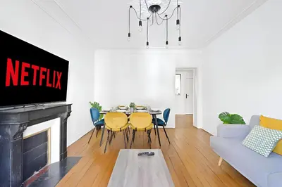 Coin salon dans l'établissement Luxurious 2 Bedroom Apartment Nation Free Netflix