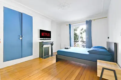 Télévision ou salle de divertissement dans l'établissement Luxurious 2 Bedroom Apartment Nation Free Netflix