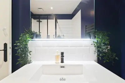 Salle de bains dans l'établissement Luxurious 2 Bedroom Apartment Nation Free Netflix