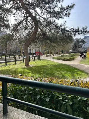 Jardin de l'établissement Idéal pour visiter Paris
