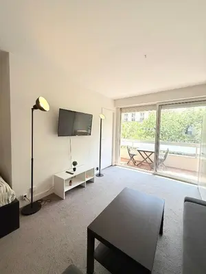 Télévision ou salle de divertissement dans l'établissement Appartement Brochant Batignolles Paris