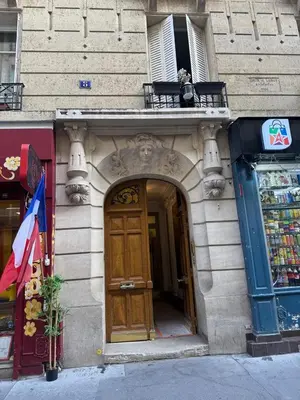 Façade ou entrée de l'établissement Tour Eiffel Bartholdi