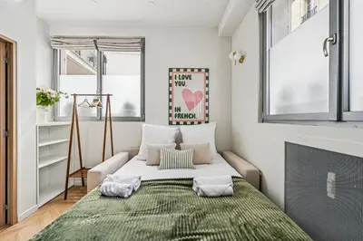 Un ou plusieurs lits dans un hébergement de l'établissement Lavie Maison Studio AC & Hot Tub