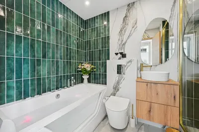 Salle de bains dans l'établissement Lavie Maison Studio AC & Hot Tub