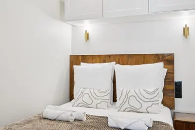 Un ou plusieurs lits dans un hébergement de l'établissement Lavie Maison 7th AC Hot Tub
