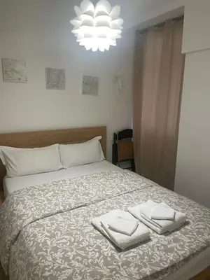 Un ou plusieurs lits dans un hébergement de l'établissement Charmant studio dans le Haut Marais