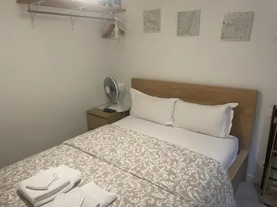 Un ou plusieurs lits dans un hébergement de l'établissement Charmant studio dans le Haut Marais