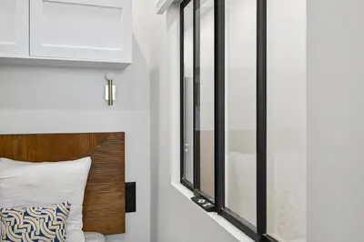 Un ou plusieurs lits dans un hébergement de l'établissement Lavie Maison Hot Tub with AC