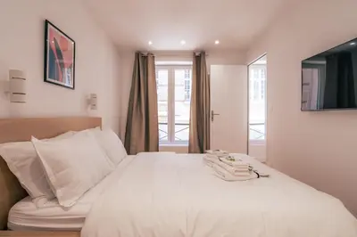 Un ou plusieurs lits dans un hébergement de l'établissement Appartement Lumineux dans le Haut Marais