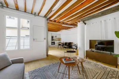 Télévision ou salle de divertissement dans l'établissement Paris Marais Bretagne Temple