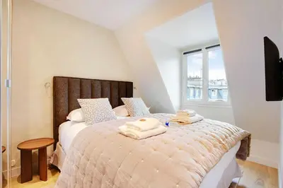 Un ou plusieurs lits dans un hébergement de l'établissement Charming apartment - 1BR-3P - Arc de Triomphe