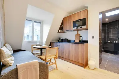 Cuisine ou kitchenette dans l'établissement Charming apartment - 1BR-3P - Arc de Triomphe