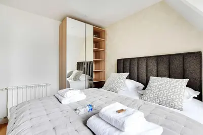 Un ou plusieurs lits dans un hébergement de l'établissement Charming apartment - 1BR-3P - Arc de Triomphe