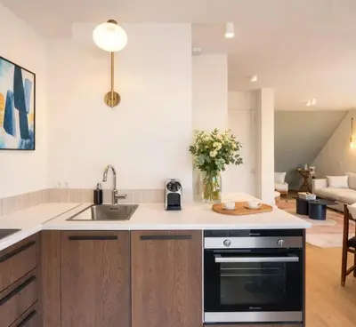 Cuisine ou kitchenette dans l'établissement Eiffel Tower - Exclusive loft with terrace jacuzzi and lift