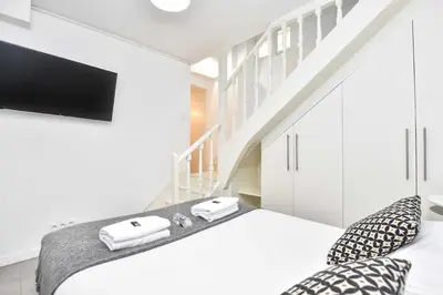 Un ou plusieurs lits dans un hébergement de l'établissement Cozy apartment - 1BR-6P - Madeleine