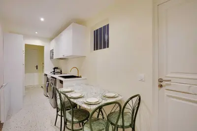 Cuisine ou kitchenette dans l'établissement Cosy Appt - 1BDR-2P - Montmartre