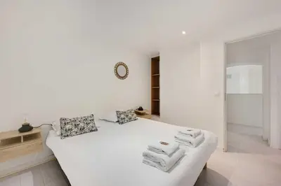 Un ou plusieurs lits dans un hébergement de l'établissement Spacious apartment-2BR-4P