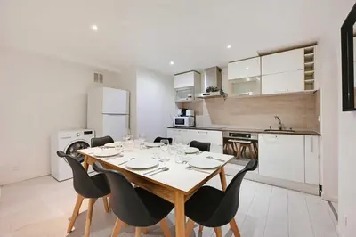 Cuisine ou kitchenette dans l'établissement Spacious apartment-2BR-4P