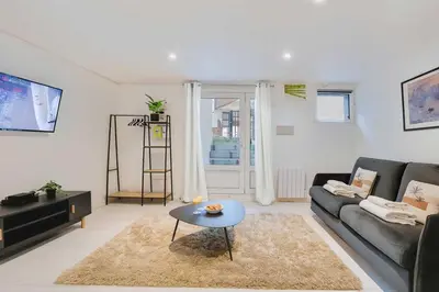Coin salon dans l'établissement Spacious apartment-2BR-4P