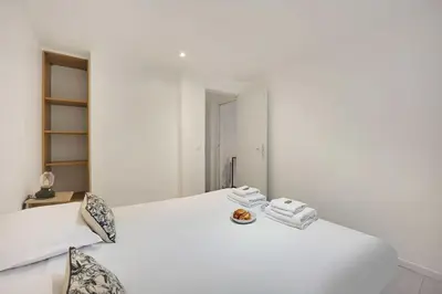 Un ou plusieurs lits dans un hébergement de l'établissement Spacious apartment-2BR-4P