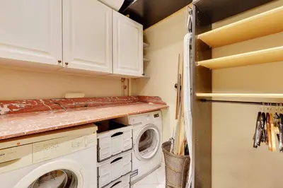 Cuisine ou kitchenette dans l'établissement Historic elegance in the heart of the Marais - 6P 2BDR