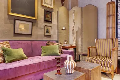 Coin salon dans l'établissement Historic elegance in the heart of the Marais - 6P 2BDR