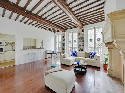 Cuisine ou kitchenette dans l'établissement Beautiful apartment in the Marais - 3BDR 6P - PARIS