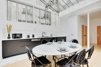 Cuisine ou kitchenette dans l'établissement Authentique Apartment - 1BR- 2P- Voltaire