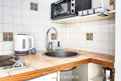 Cuisine ou kitchenette dans l'établissement BM - Ecrin urbain dans le Marais