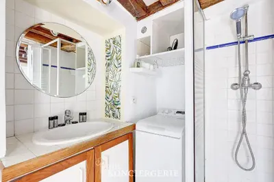 Salle de bains dans l'établissement BM - Ecrin urbain dans le Marais