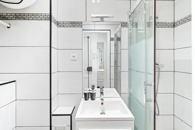 Salle de bains dans l'établissement Montmartre - Élégance & Charme au pied Sacré-Cœur