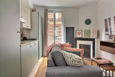 Cuisine ou kitchenette dans l'établissement Chic & Comfort Suresnes-Paris