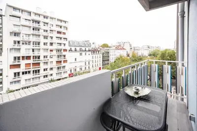 Balcon ou terrasse dans l'établissement Appartement cosy&design climatisation Montparnasse