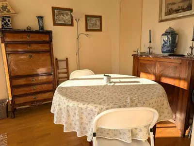 Un ou plusieurs lits dans un hébergement de l'établissement Vintage Pied-a-Terre - Eiffel Tower View