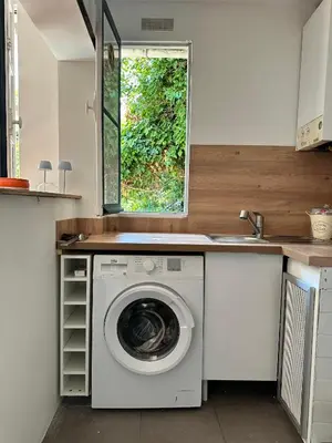 Cuisine ou kitchenette dans l'établissement Charmante maison limitrophe Paris