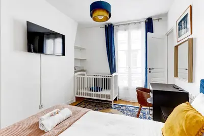 Un ou plusieurs lits dans un hébergement de l'établissement Suite Petit - Havre de paix au cœur de Paris