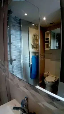 Salle de bains dans l'établissement cosy