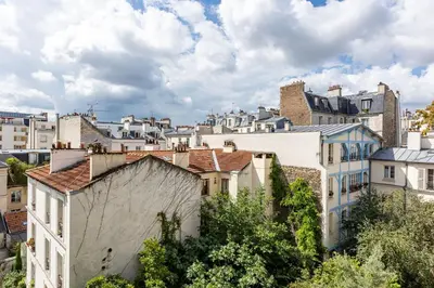 Vue générale sur Paris ou vue de la ville depuis l'appartement