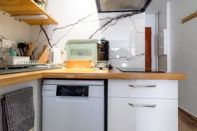 Cuisine ou kitchenette dans l'établissement Tour Eiffel - Studio balcon - Paris 16e - Calme