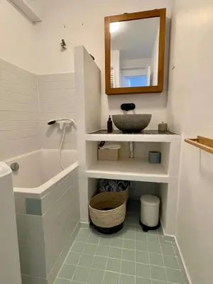 Salle de bains dans l'établissement ROMANTIC and ZEN flat in Paris BUTTE AUX CAILLES