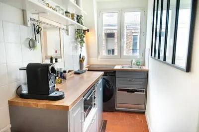 Cuisine ou kitchenette dans l'établissement Cocon calme et lumineux proche Montmartre