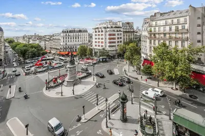 Vue générale sur Paris ou vue de la ville depuis l'appartement