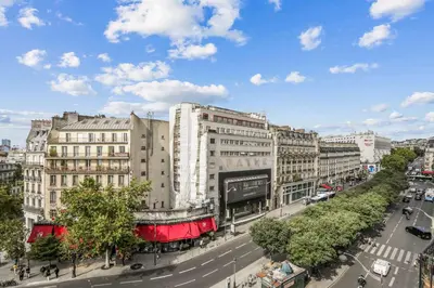 Vue générale sur Paris ou vue de la ville depuis l'appartement
