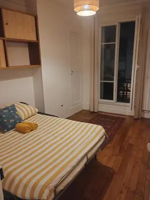 Un ou plusieurs lits dans un hébergement de l'établissement Charming apartment Paris