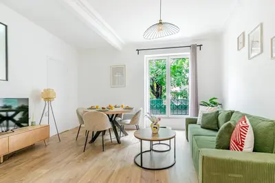 Télévision ou salle de divertissement dans l'établissement Appartement 2 Chambre Bercy Vincennes