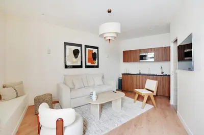 Cuisine ou kitchenette dans l'établissement Appartement haut de gamme avec 2 salles de bains et climatisation au cœur du Marais