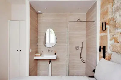 Salle de bains dans l'établissement Appartement haut de gamme avec 2 salles de bains et climatisation au cœur du Marais